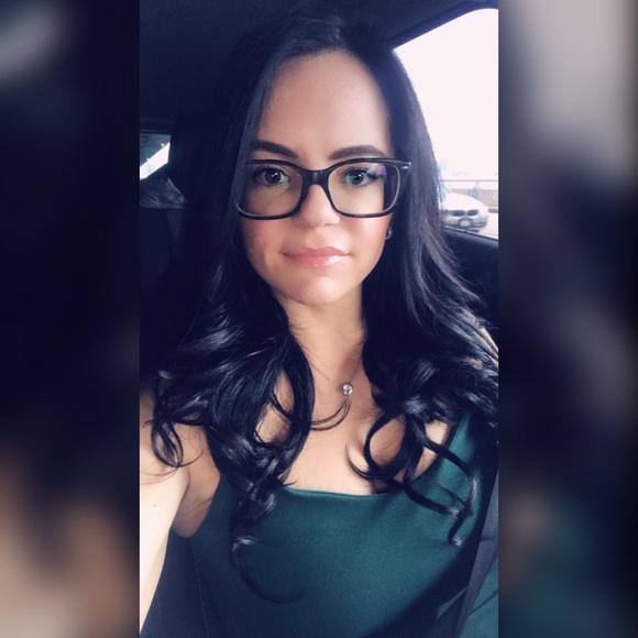 ✨Meet your Posher, Danielle 💫 - Picture 5 of 5